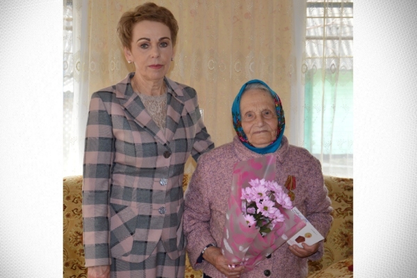 Вдове ветерана Великой Отечественной войны вручена юбилейная медаль