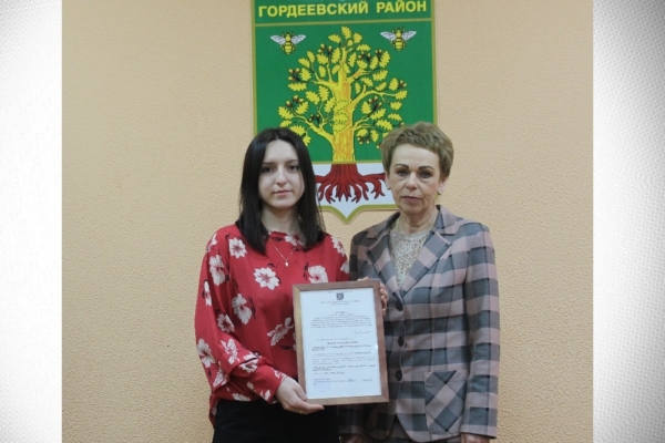 Наталье Шелковой вручен жилищный сертификат