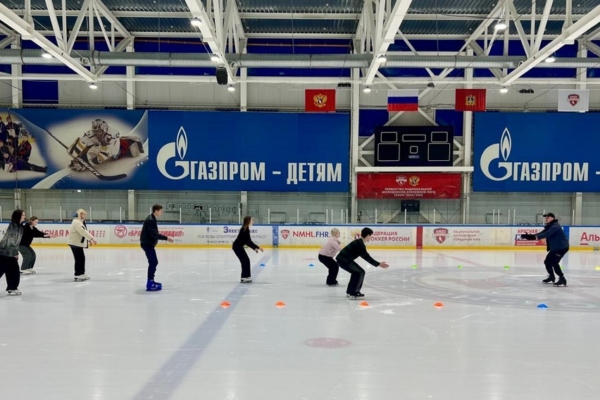 Мастер-класс по фигурному катанию провели в Брянске для детей бойцов СВО (12+)