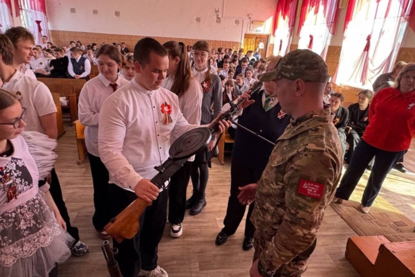 Патриотическую встречу с карачевскими школьниками провели бойцы «БАРС-Брянск»