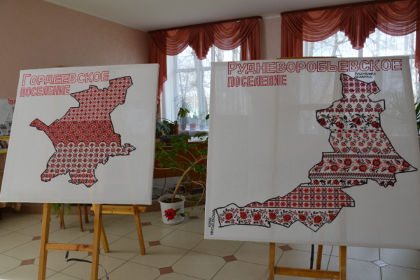 Вышитые карты — неповторимое произведение народного искусства