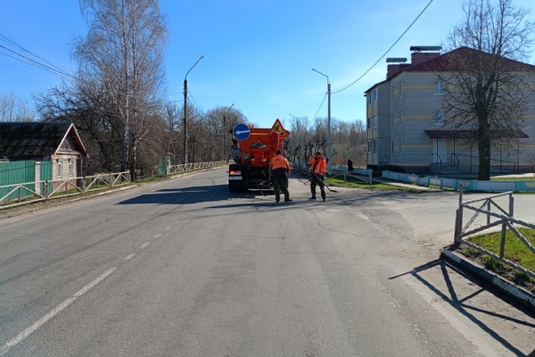 Работники Гордеевского ДРСУч продолжают работы по содержанию автодорог