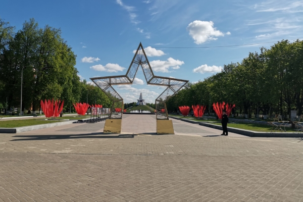 Глава Брянщины Александр Богомаз возложил цветы к стеле Воинской славы