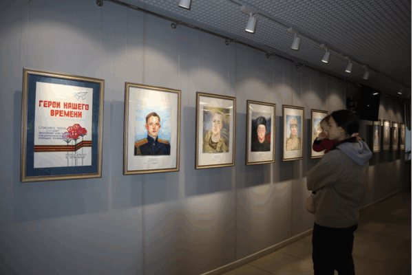 Выставку портретов участников СВО открыли в Брянске