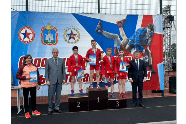 Брянские спортсмены успешно выступили на турнире по самбо среди сельской молодёжи