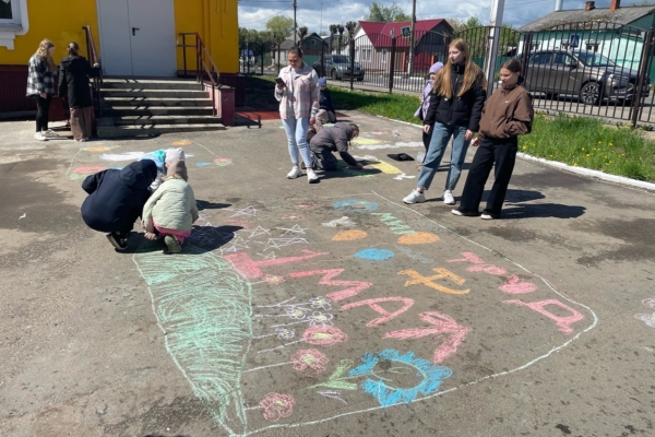 Конкурс рисунков «Мир.Труд.Май» шагает по планете