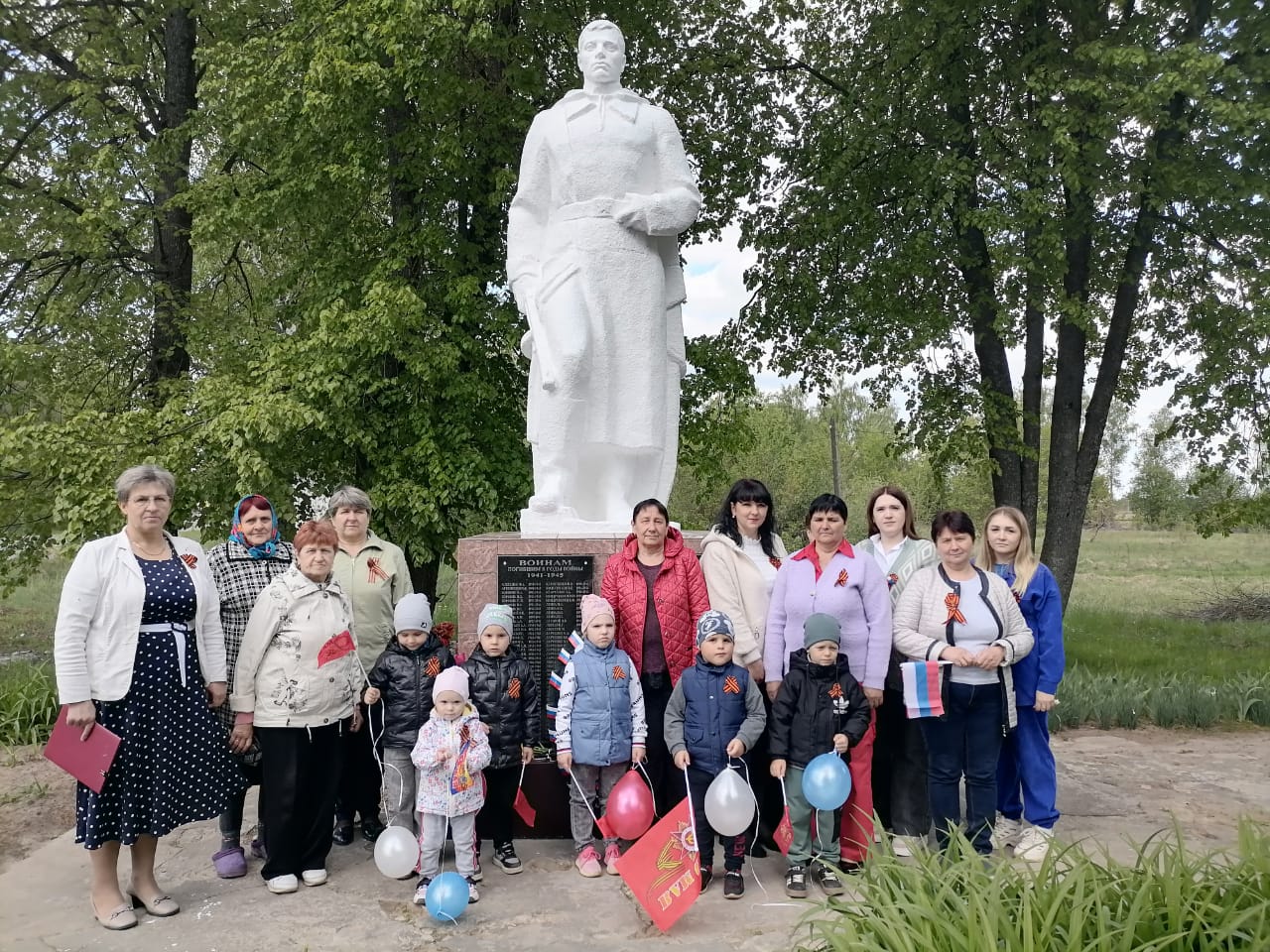 Жители почтили память героев Великой Отечественной войны