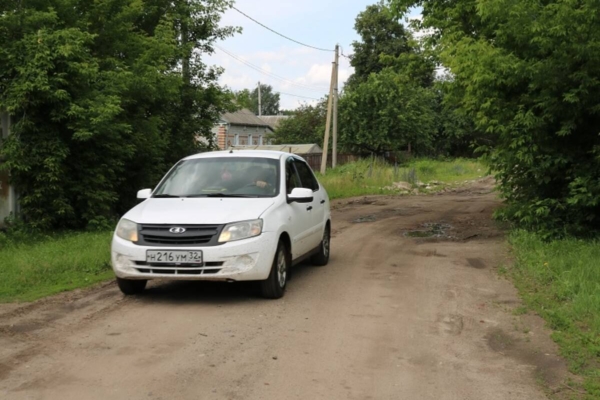 В брянских Комаричах капитально отремонтируют дорогу по улице Колхозная