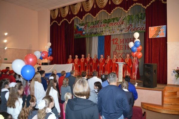 Руководители Гордеевского района поздравили всех с Днем России