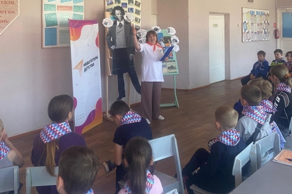 В пришкольном лагере «Радуга» Мирнинской СОШ ребята дружно проводят время