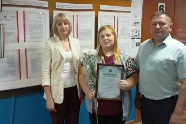 Многодетной маме вручили сертификат на областной материнский капитал