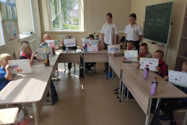 В Гордеевской школе рисовали Родину