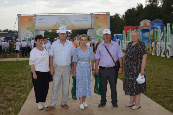 Делегация Гордеевского района участвует в выставке «День Брянского поля – 2025»