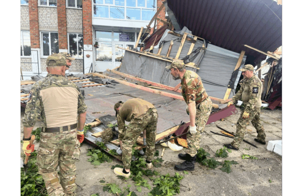 Последствия урагана в Климово ликвидируют бойцы «БАРС-Брянск»