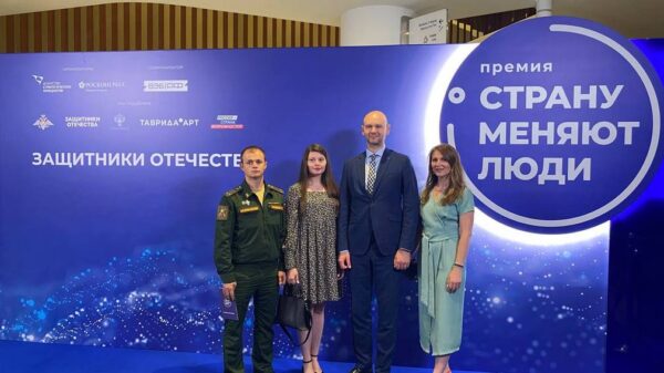 Социальный координатор фонда «Защитники Отечества» и ветеран спецоперации из Брянской области стали лауреатами премии АСИ «Страну меняют люди»