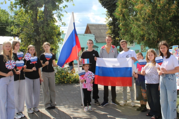 Реет гордо флаг России