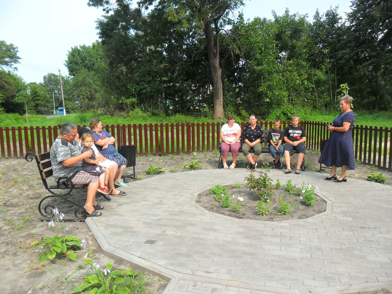 Глава Уношевского поселения провела беседу с жителями о безопасности на воде