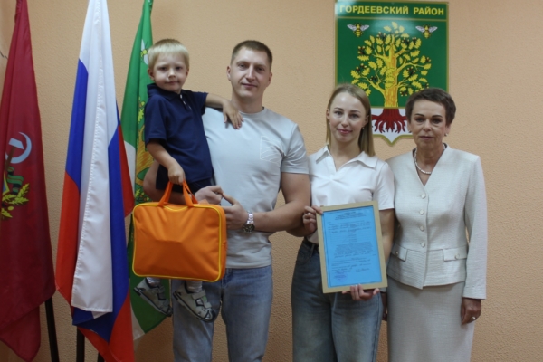 С новосельем помогает государство