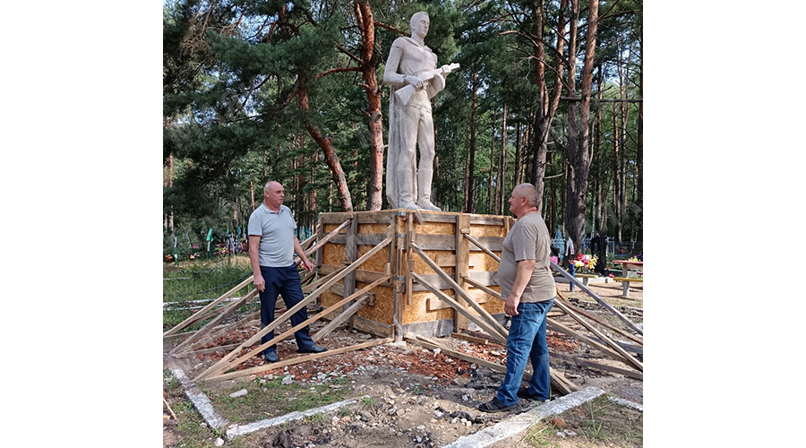 Благоустройство мемориальных комплексов идёт в Новозыбковском городском округе