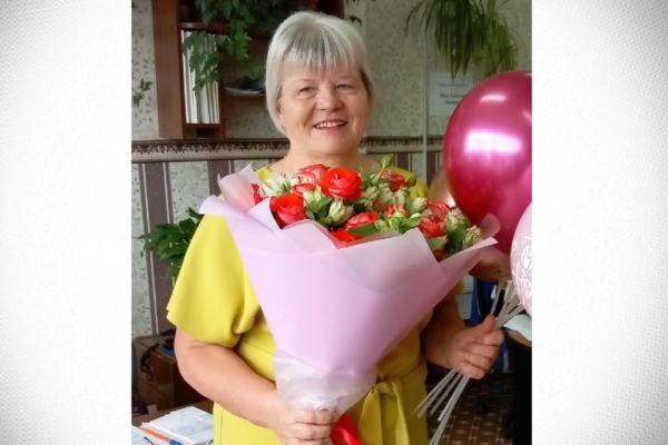 Улыбается глазами, душой и сердцем