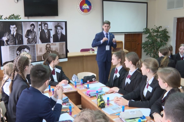 Брянский педагог Ярослав Бабарин участвует во Всероссийском конкурсе «Учитель года — 2025»