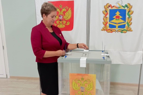 Глава администрации Уношевского сельского поселения приняла участие в выборах