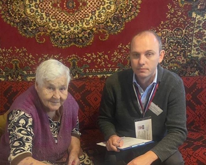 Жители района активно голосуют на дому