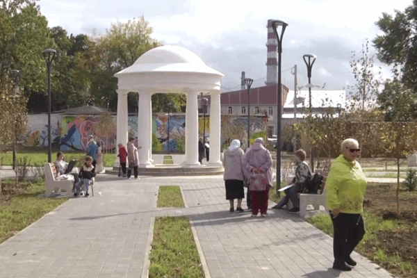 В брянских Клинцах продолжается благоустройство Ленинского парка