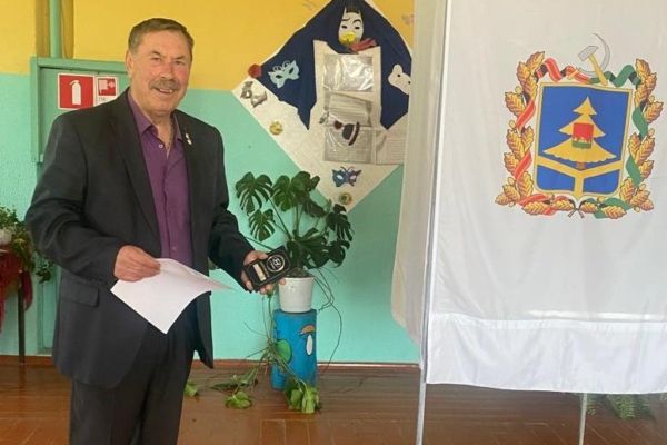 Глава Гордеевского района голосует на выборах Губернатора Брянской области