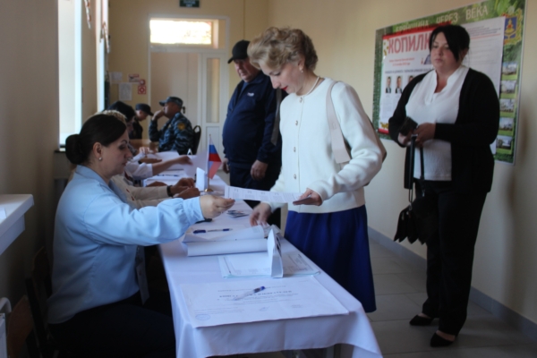 Жители Гордеевского района спешат на свои избирательные участки