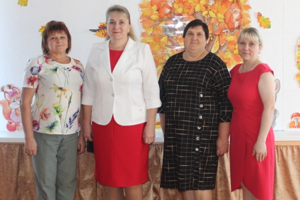 Маленькие сердца под надёжным крылом