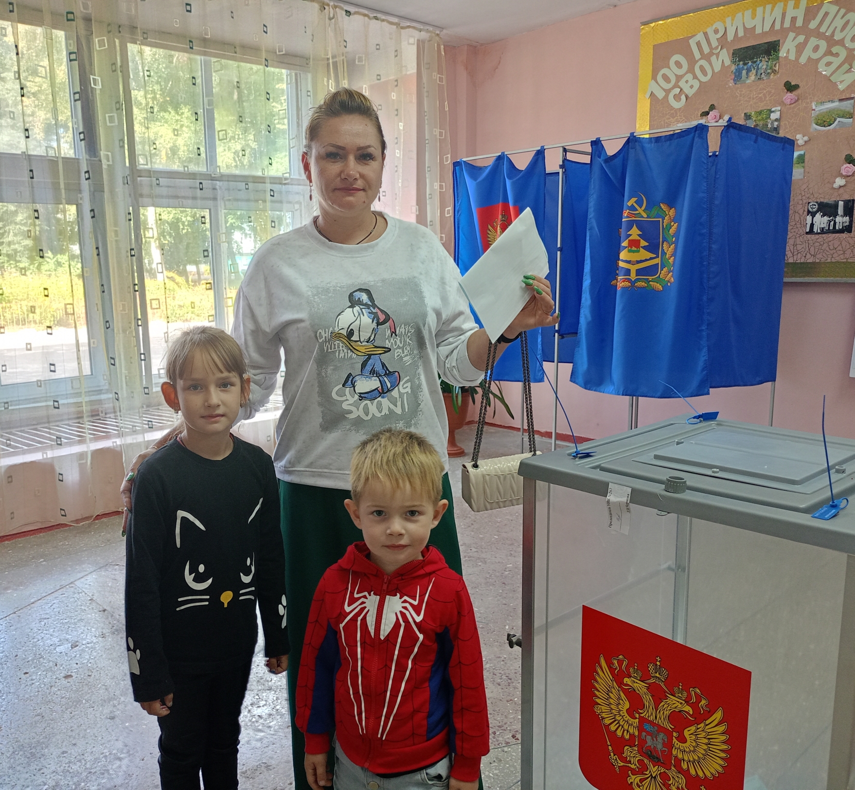 Многие приходят на выборы вместе с детьми