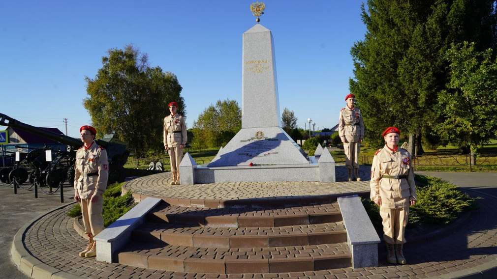 В брянских Журиничах министр строительства и ЖКХ Ирек Файзуллин почтил память погибших в годы ВОВ