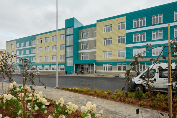 Брянские сотрудники «Россети Центр» обеспечили электроснабжение новой школы в Брянске