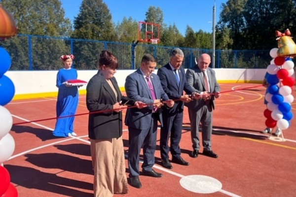 В поселке Бытошь Брянской области открыли «умную» спортплощадку