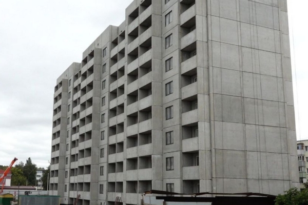 В Брянске белорусские строители завершают возведение девятиэтажного дома