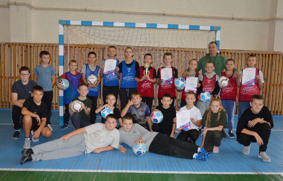 Соревновались в первом футбольном турнире