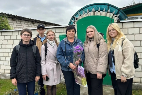 Поздравления принимали ветераны педагогического труда