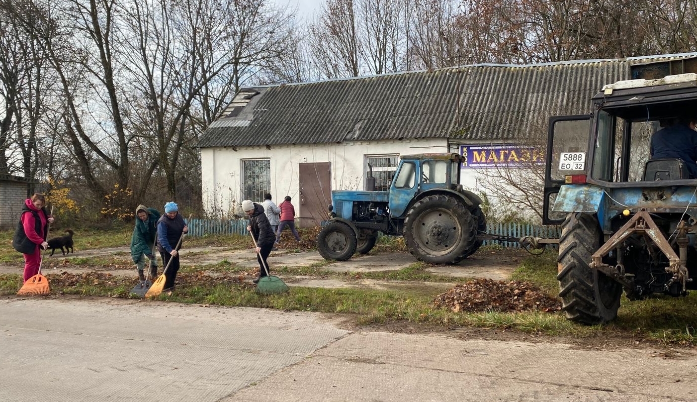 Дружно вышли на субботник