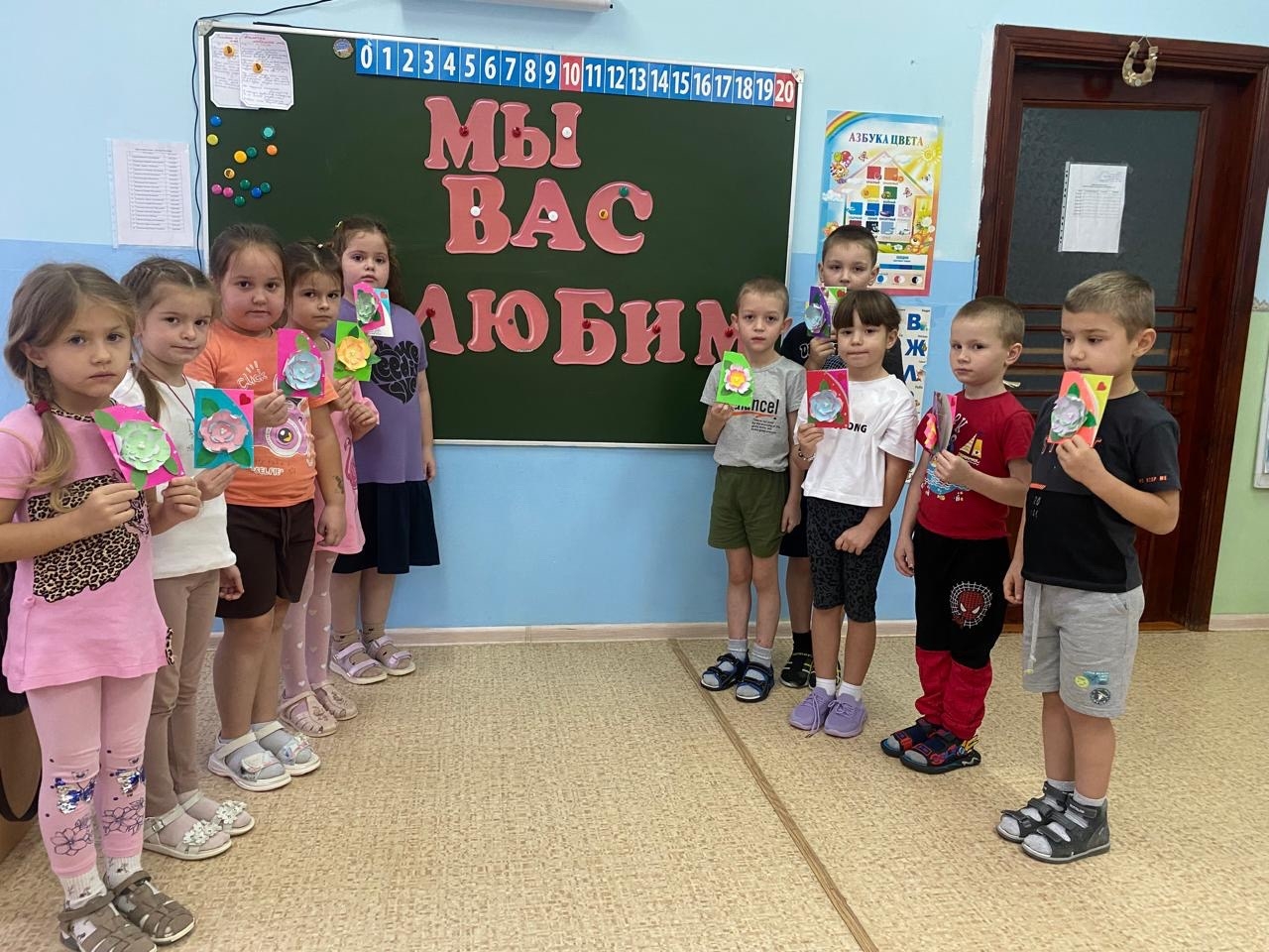 Воспитанники детского сада «Теремок» поздравили своих мамочек