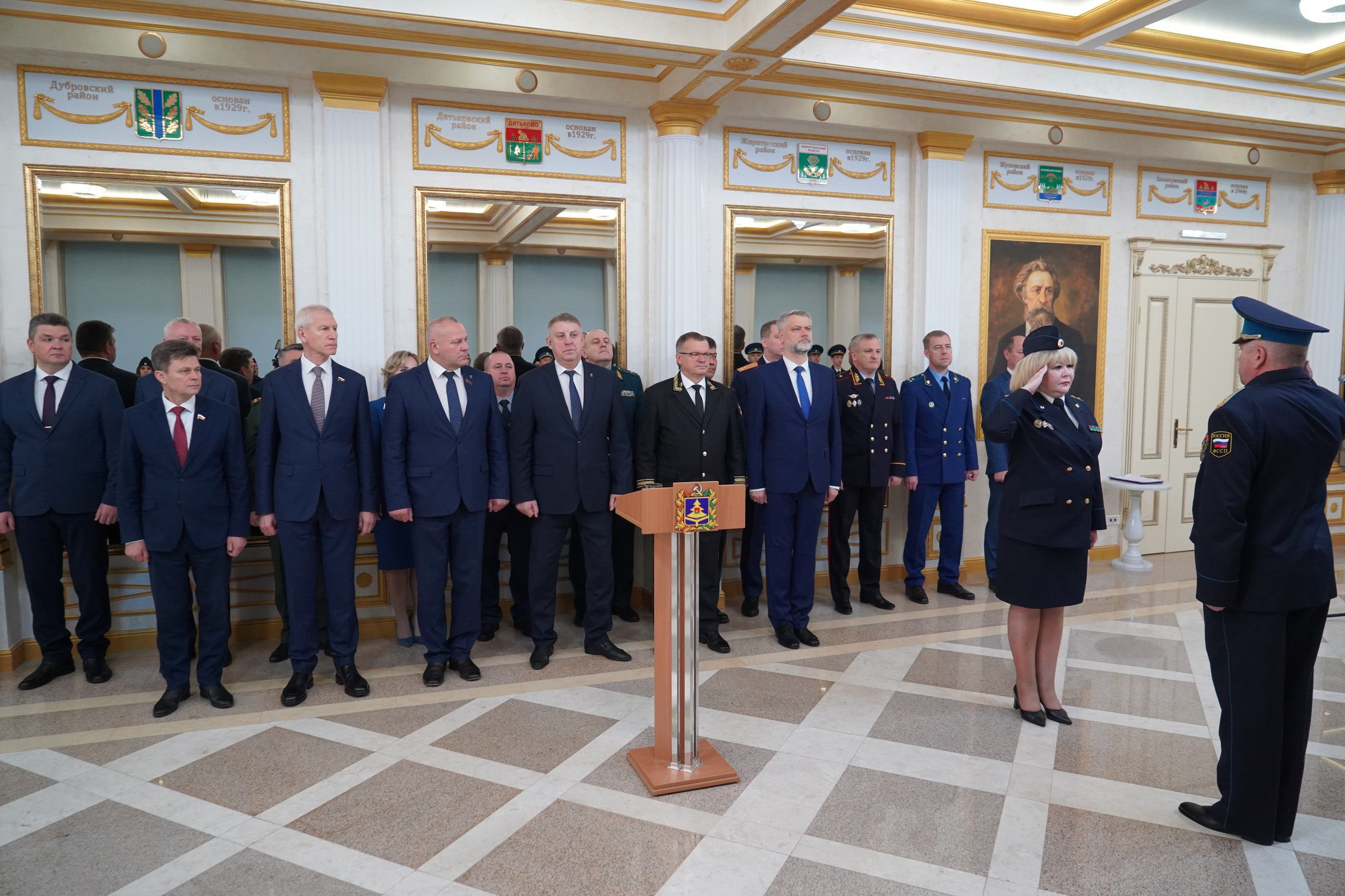 Александр Богомаз поздравил брянских приставов с профессиональным праздником