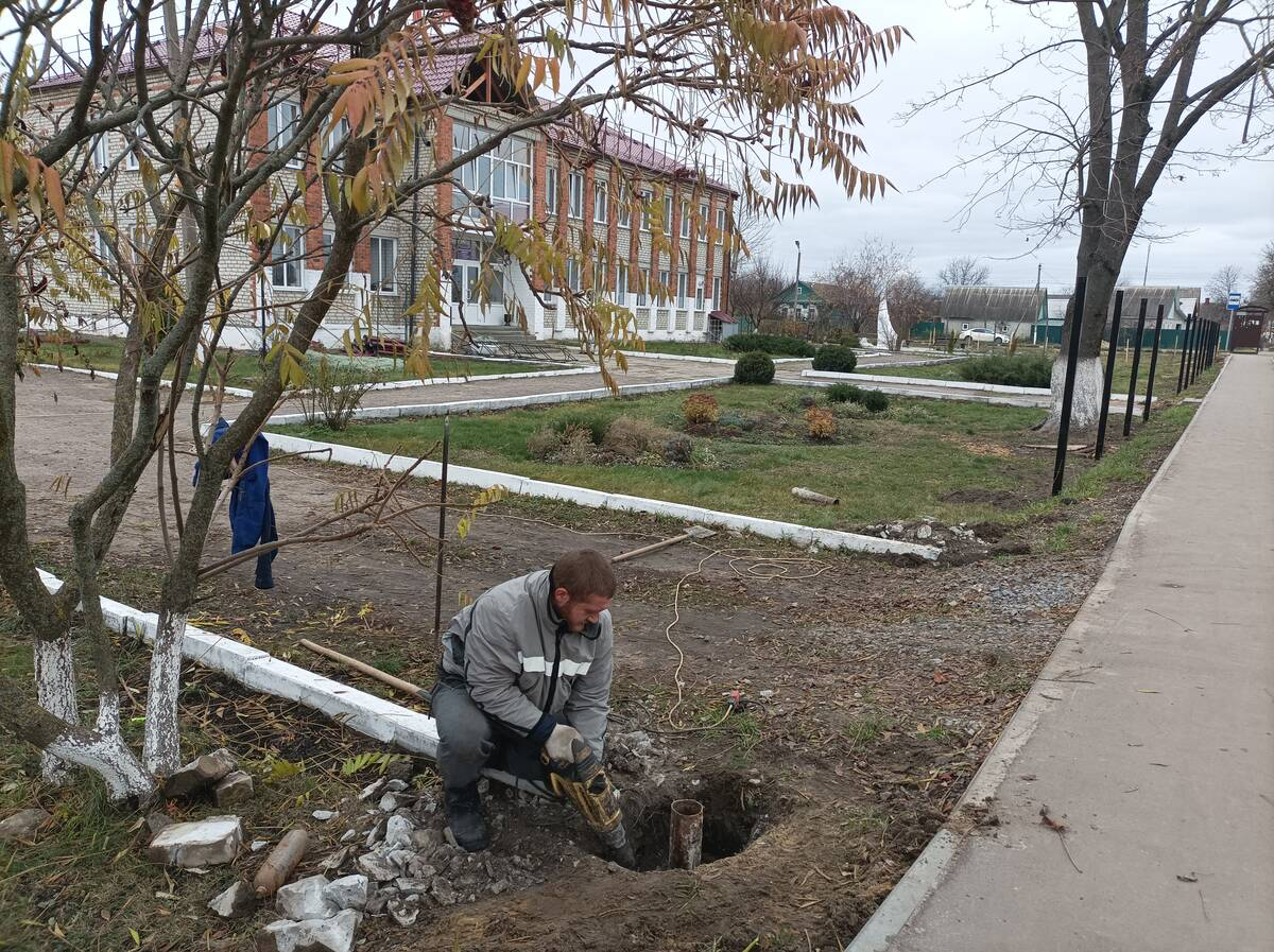 В брянском Климово возведут новый забор у здания Центра дополнительного образования
