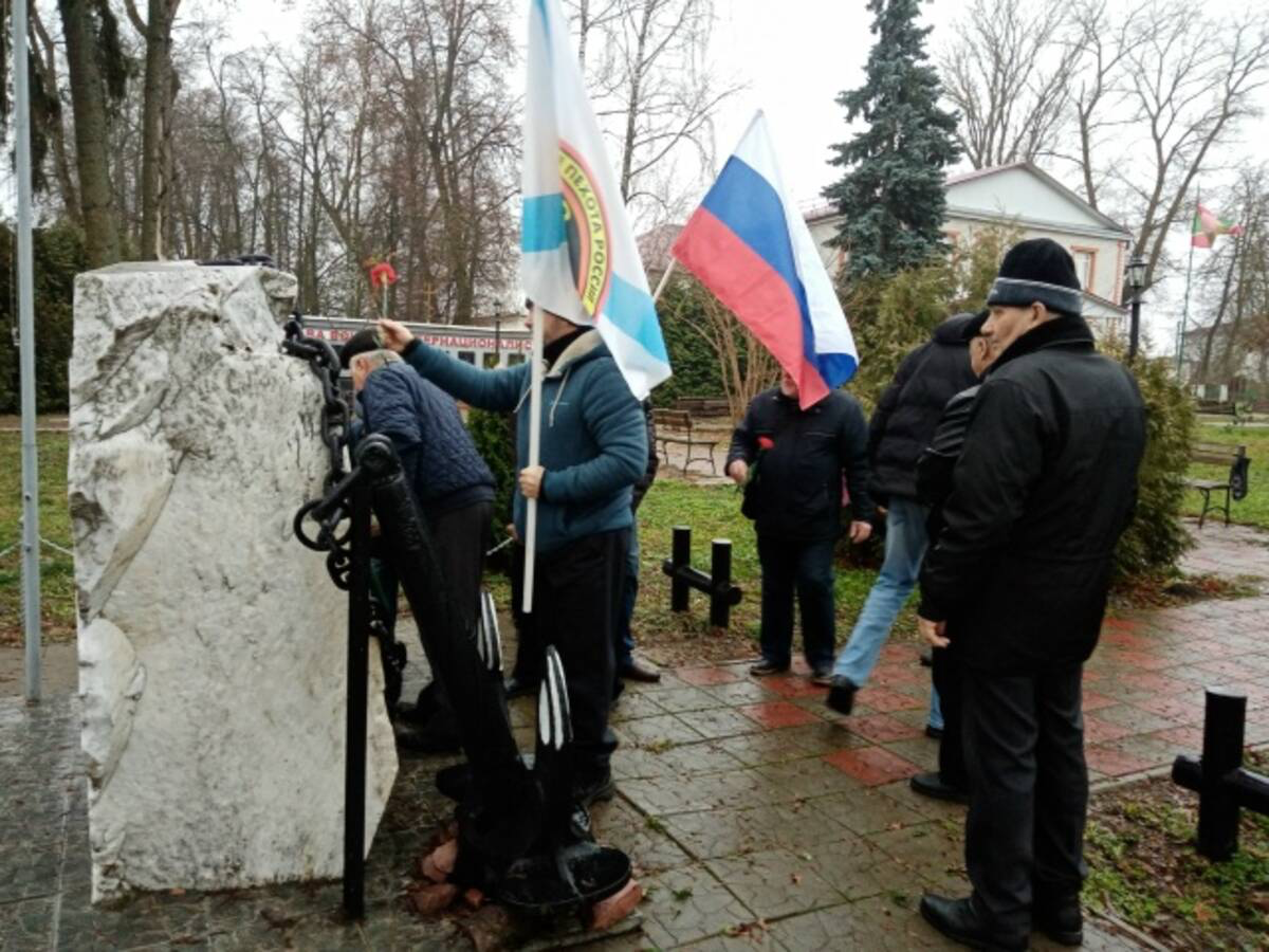 В брянском Погаре отметили День морской пехоты