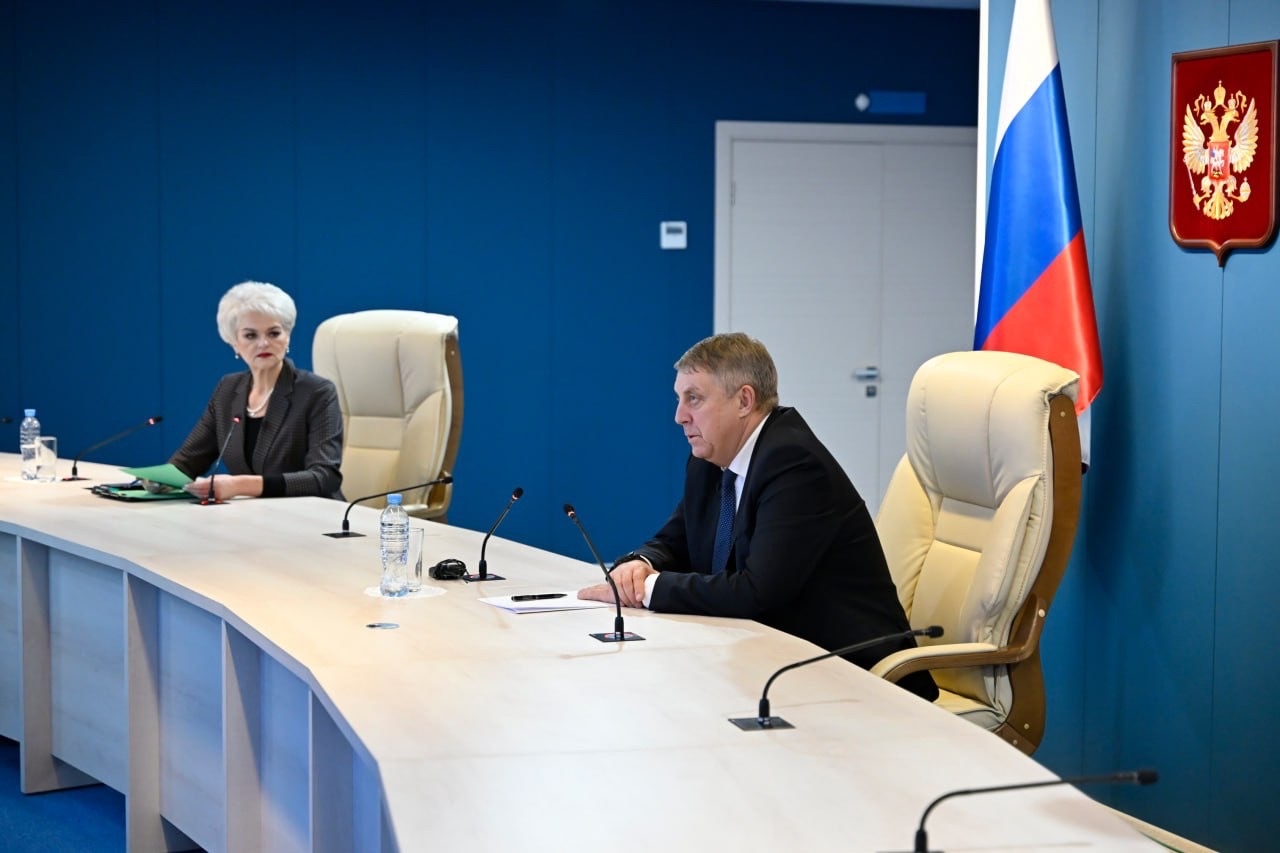 Глава Брянщины провел пятую прямую линию с жителями региона