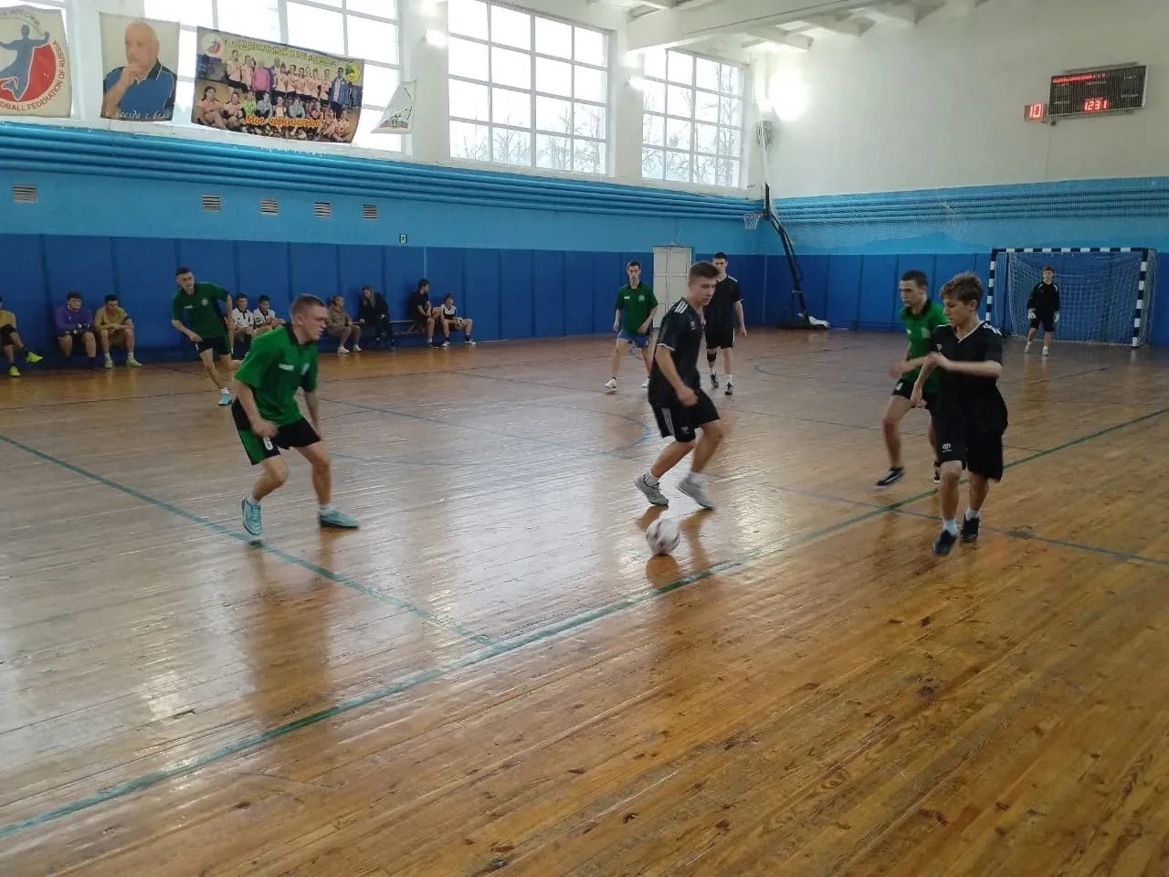 Гордеевские юноши играли  в мини-футбол