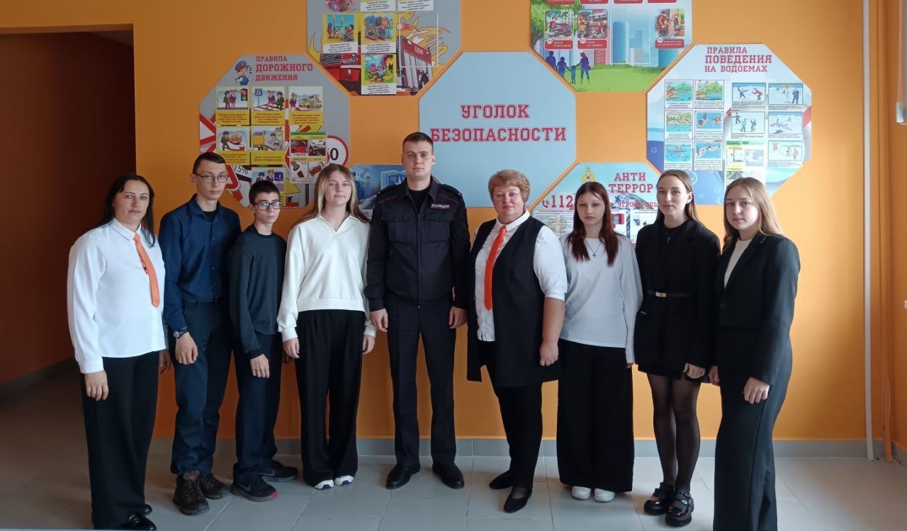 Участковый уполномоченный провел беседу с учащимися Гордеевской СОШ