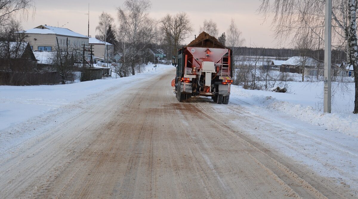 Дорожная служба продолжает обслуживание автодорог