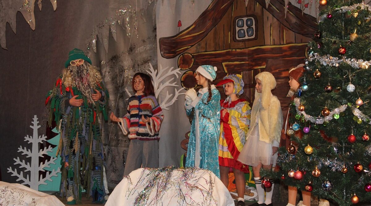 В РДК прошло новогоднее театрализованное представление