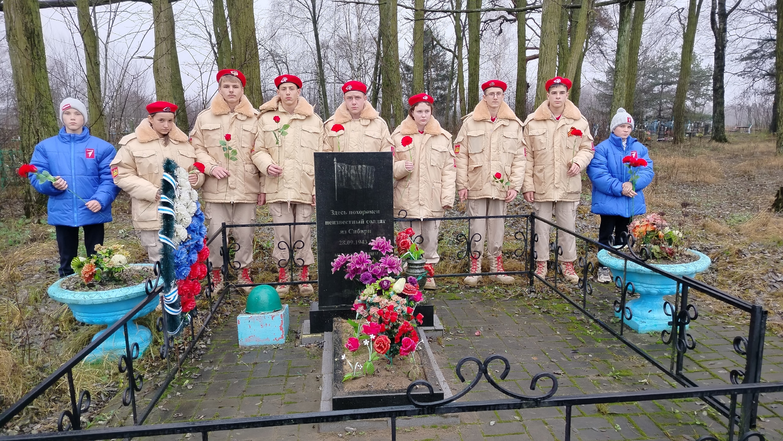 Учащиеся Петровобудской школы почтили память неизвестного солдата