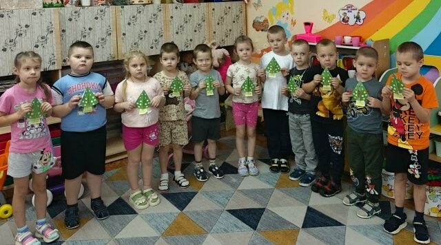 Поздравительные открытки от дошколят